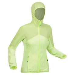 Quechua Ultralicht Windjack Voor Fast Hiking Dames FH 500 Helium Wind Geel
